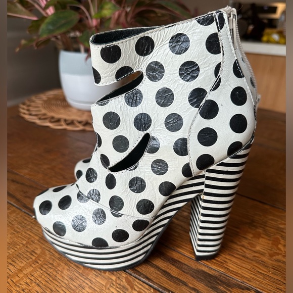 Polka dot and stripes platform black and white boots size 6 - Picture 1 of 6